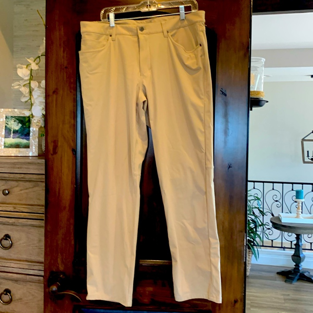 LULULEMON men’s zipper pants, size 36